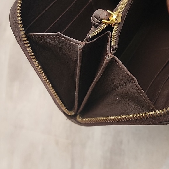 Bottega Veneta Round Long Wallet Intrecciato Dark Brown Leather Zippy Wallet! - Picture 13 of 16